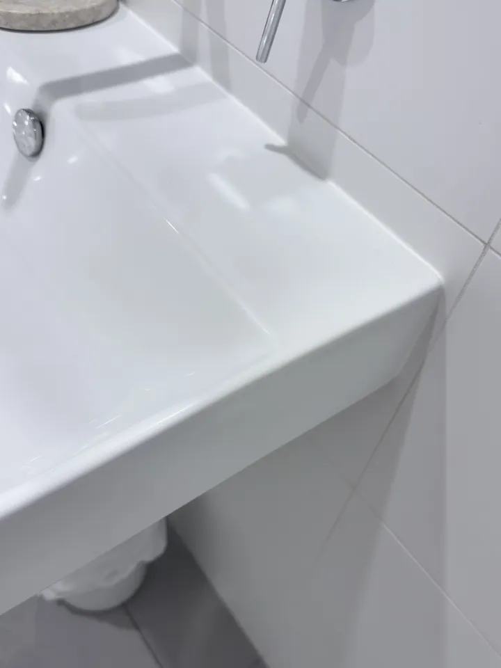 The same basin edge after the chip was filled and sealed